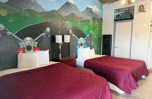 Hollister Hotel | Cinderella Motel