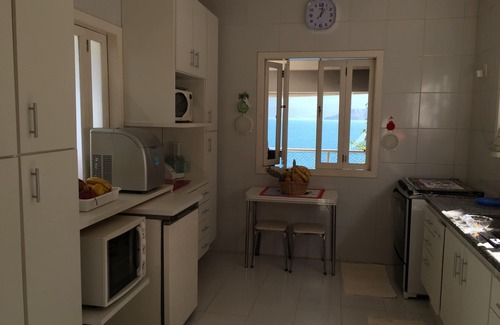 Piuva House | Cinematographic house facing the sea, accommodates 10 people FEITICEIRA BEACH