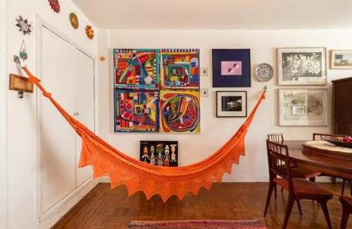 Pinheiros Apartment | CineSala · SP: beautiful, well located, with air conditioner