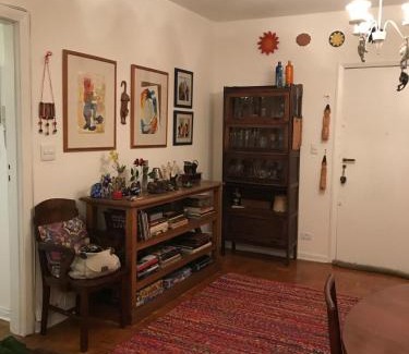 Pinheiros Apartment | CineSala · SP: beautiful, well located, with air conditioner