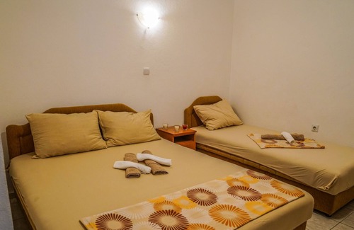 Dobra Voda Apartment | Cinnamon Studio For Three Persons At Beachfront