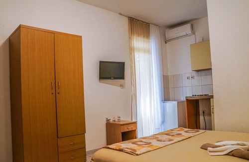 Dobra Voda Apartment | Cinnamon Studio For Three Persons At Beachfront