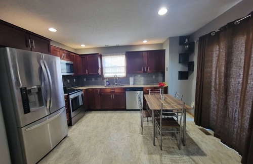 Summit Station House | Circle of Comfort 3-bedroom house in Columbus with WiFi, AC