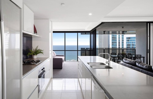 Surfers Paradise Apartment | Circle On Cavill Ocean View
