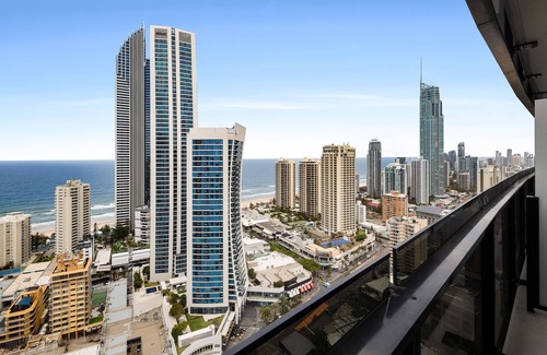 Surfers Paradise Apartment | Circle On Cavill Ocean View