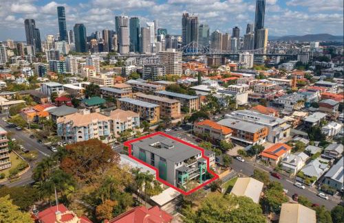 New Farm Apartment | Cirque Boutique Apartments - Hosted by Coastal Letting Co.