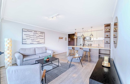 Apoquindo Apartment | Citadel View 2BR Balcony & Parking
