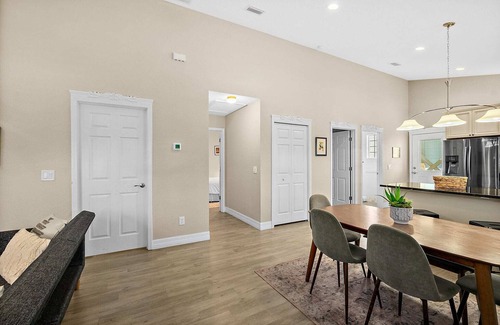 Downtown Historic District House | Citrus Hideaway l Hot Tub l 1 Block to Downtown