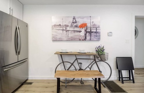 Virginia Highland Apartment | Citrus Sunburst 1 Bdrm Ponce City Mkt