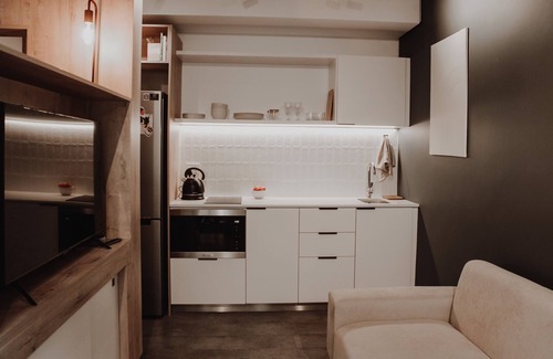 Three Anchor Bay Apartment | City Apartment, 2 mins away from the ocean