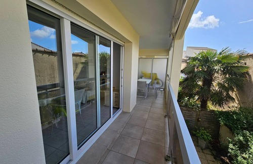 Saint-Georges-de-Didonne Apartment | City Center Apartment with Balcony and Garage in Saint-Georges-de-Didonne