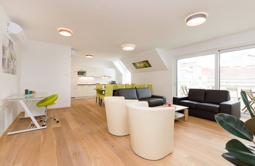 Leopoldstadt Apartment | City Center Oasis: Luxe 5BR w/AC, near River