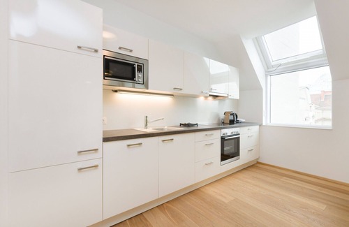 Leopoldstadt Apartment | City Center Oasis: Luxe 5BR w/AC, near River