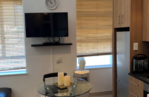 Cape Town City Centre Apartment | City Centre 1 Bedroom Apartment next to ICC with Wifi and AC