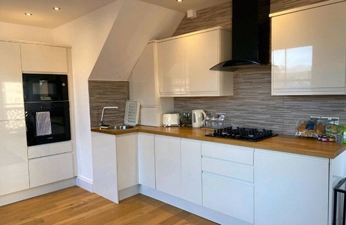 Hull Old Town Apartment | City Centre Duplex Sleeps 4 #H9