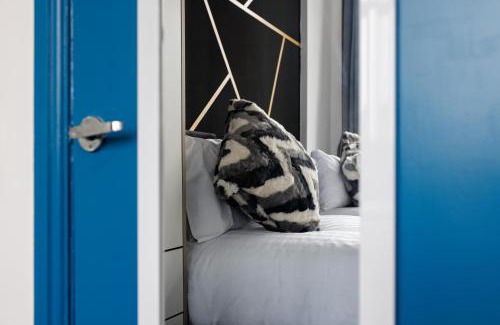 Middlesbrough Apartment | City Centre Studio 4 with Kitchenette, Free Wifi and Smart TV by Yoko Property