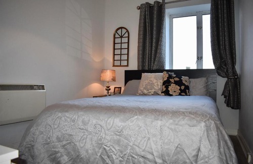The Liberties Apartment | City Centre Top Floor Flat overlooking Liffey River