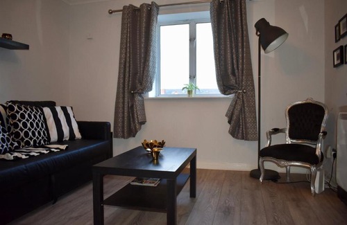 The Liberties Apartment | City Centre Top Floor Flat overlooking Liffey River