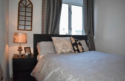 The Liberties Apartment | City Centre Top Floor Flat overlooking Liffey River