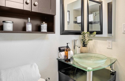 Mesa Grande Other | City Chicken Farm by Cubs Stadium w/Live Chickens, Hot Tub, Fish Pond, Fire Pit