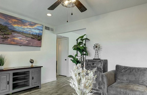 Mesa Grande Other | City Chicken Farm by Cubs Stadium w/Live Chickens, Hot Tub, Fish Pond, Fire Pit