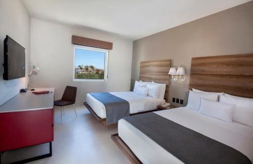 El Tezal Hotel | City Express Plus by Marriott Cabo San Lucas
