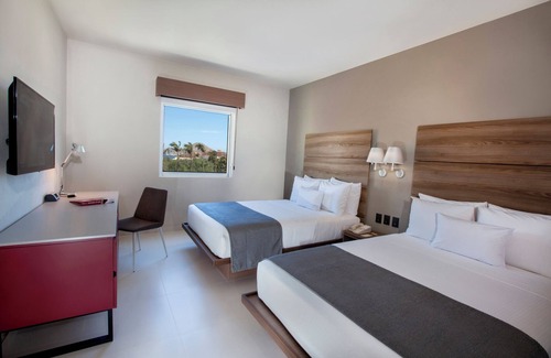 Los Cabos Hotel | City Express Plus by Marriott Cabo San Lucas