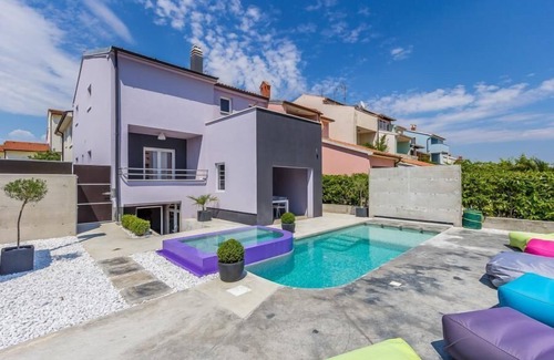 Vintijan House | City finca with private heated pool, jacuzzi