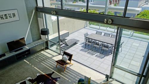 Mount Eden Apartment | City Fringe Apartment with Sky Tower and City Views
