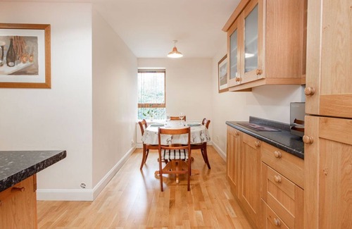 South Galson Apartment | City Getaway in Georgian Apartment for 2