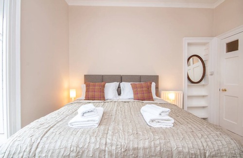 South Galson Apartment | City Getaway in Georgian Apartment for 2