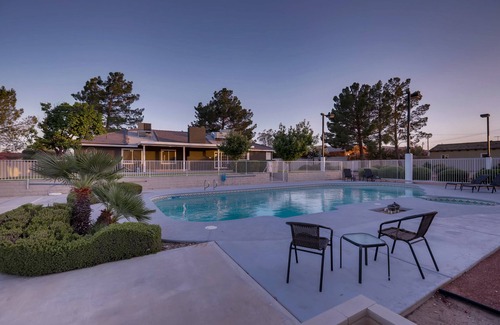 Las Vegas House | City Licensed Short Term Rental! 8 Bed, mins to Strip, Sleep 16+, Park 8+Cars&RV
