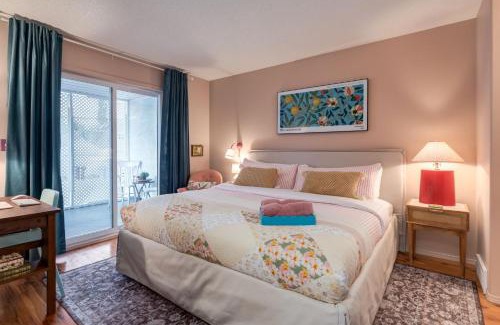 Sunnyside Apartment | City Nest Steps to Kensington Bow River DT