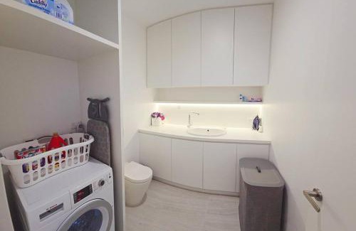 Carlton South Apartment | City Private Luxurious penthouse 3b2b Apt 202sqm