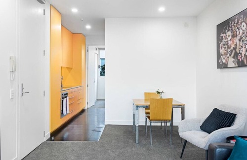 Auckland Central Business District Apartment | City Scape Hideaway w carpark, spa, pool and gym
