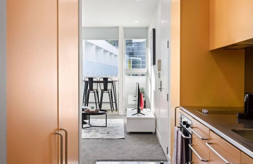 Auckland Central Business District Apartment | City Scape Hideaway w carpark, spa, pool and gym