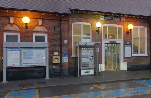 Sutton Apartment | City Service Lets | New London 2Bed With Parking | Long Stays Welcome