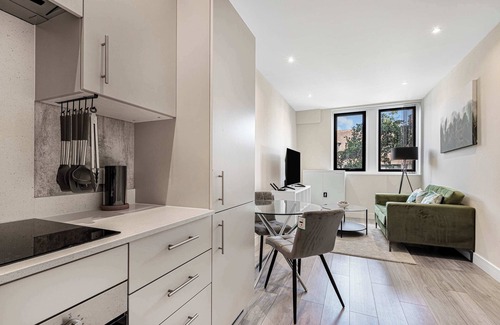Sutton Apartment | City Service Lets | New London Cheam Village 1 Bed | Ideal for Long Business Stays | With Parking