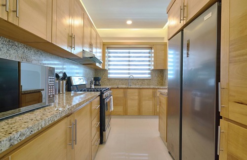 Ensanche Quisqueya Apartment | City Sophistication Elegant 2BR TopnLocation