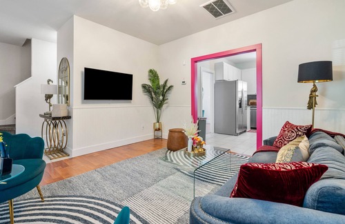 Downtown House | City Vibes Modern Hideaway Near Downtown Raleigh