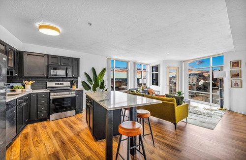 The Flats Apartment | City-view, Free Parking, 24/7 Gym
