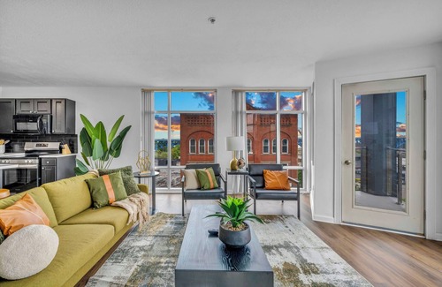 The Flats Apartment | City-view, Free Parking, 24/7 Gym