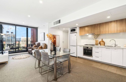 Adelaide Central Business District Apartment | City view heat pool Gym 2B/2B/1C