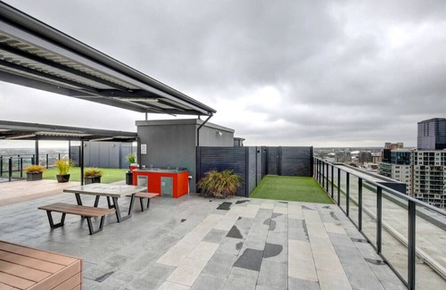 Adelaide Central Business District Apartment | City view heat pool Gym 2B/2B/1C