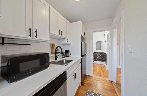 Beacon Hill Apartment | City Views Beacon Hill Apt: Rooftop Balcony, Fast WiFi, Near Cafes, MGH, Boston Commons, & Transit!