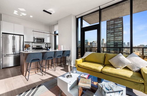 West Loop Apartment | City Views + Walk to Dining, Ideal for All