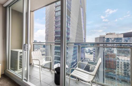 Melbourne Central Business District Apartment | Citylight Studio - Elevated Comfort on Spencer St