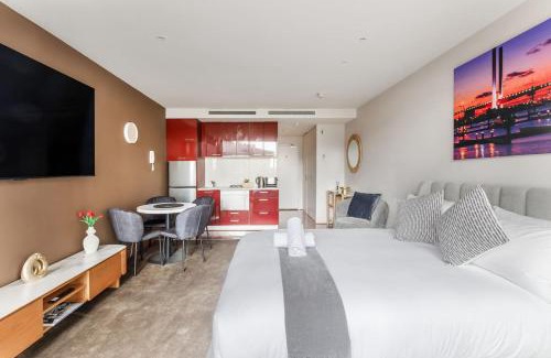 Melbourne Central Business District Apartment | Citylight Studio - Elevated Comfort on Spencer St
