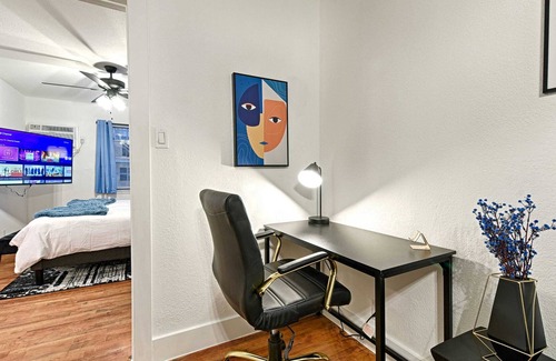 Bryan Place Apartment | CityPlace bnb- King Apt Prime Location w Dog Park