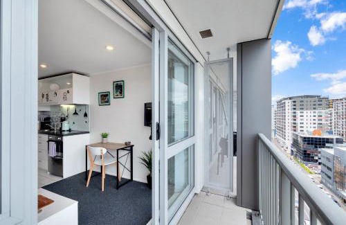 Auckland Central Business District Apartment | Cityscape Charm Apt w Parking, Views, Pool & Gym